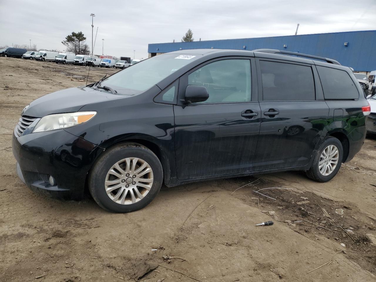 TOYOTA SIENNA XLE 2011
