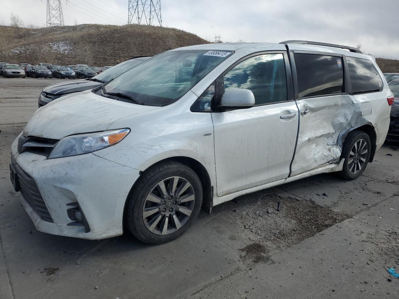 TOYOTA SIENNA XLE 2018