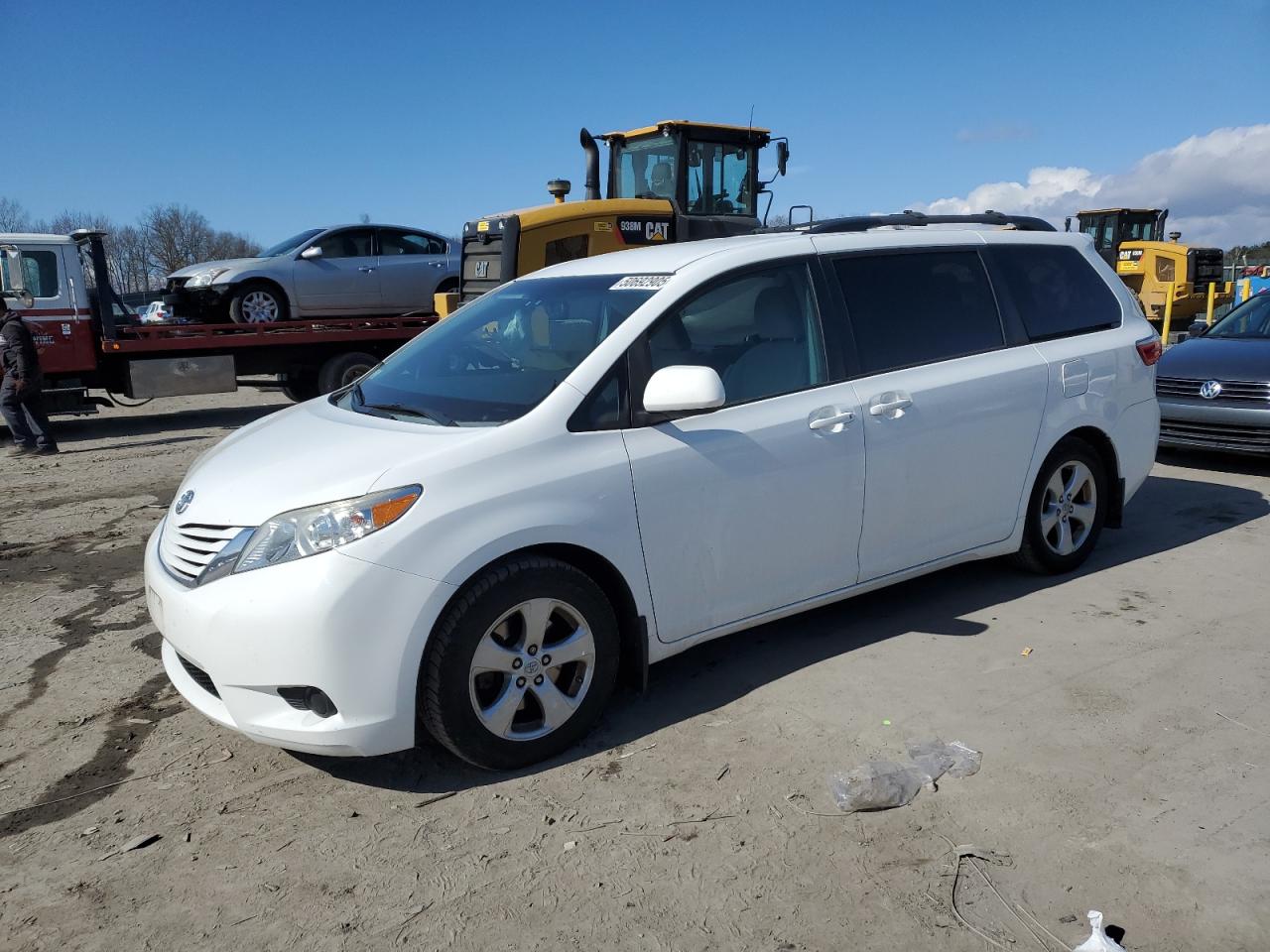 TOYOTA SIENNA LE 2015