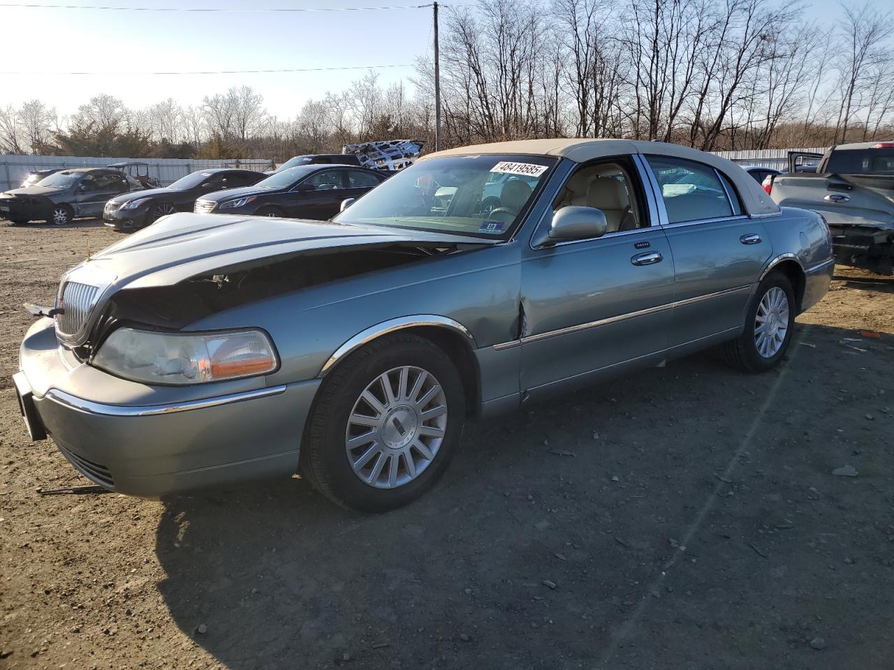 LINCOLN TOWN CAR E 2004