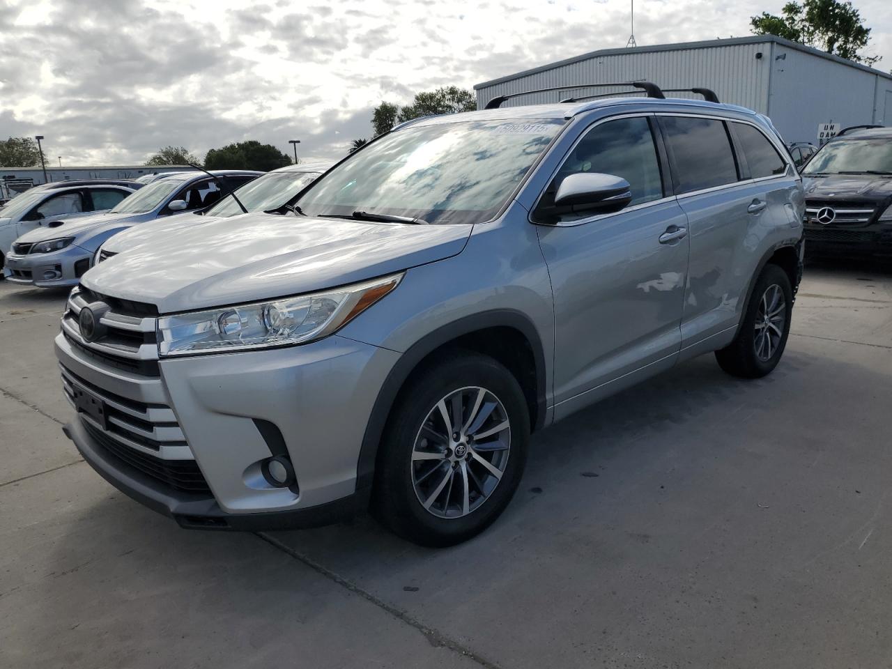 TOYOTA HIGHLANDER 2017