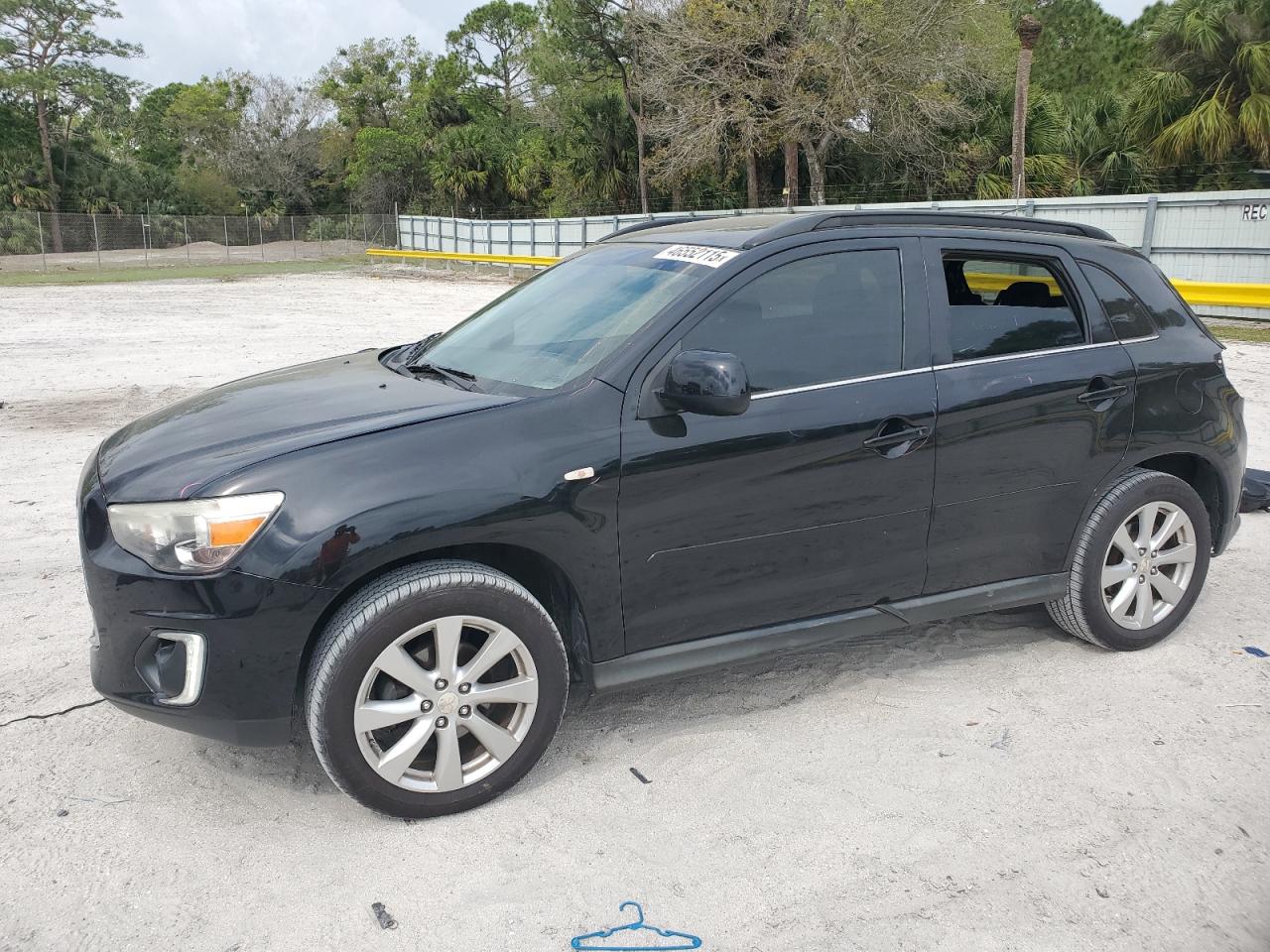 MITSUBISHI OUTLANDER 2015