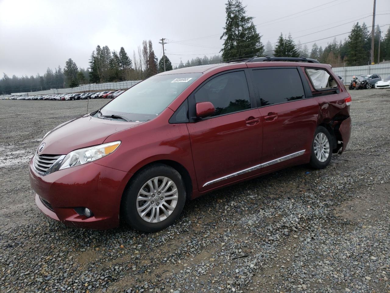 TOYOTA SIENNA XLE 2013