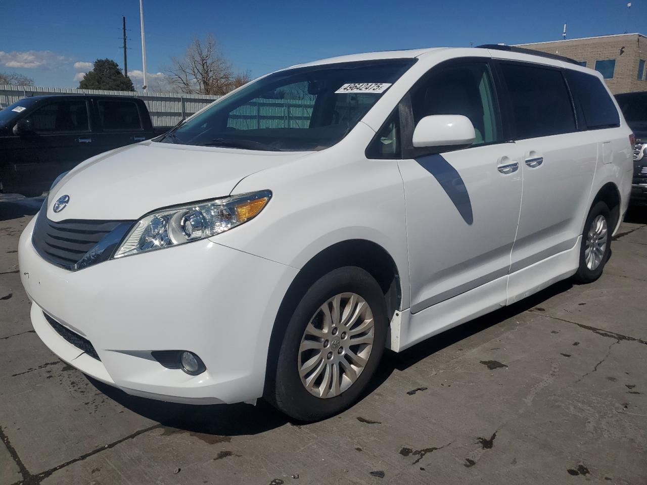 TOYOTA SIENNA XLE 2011
