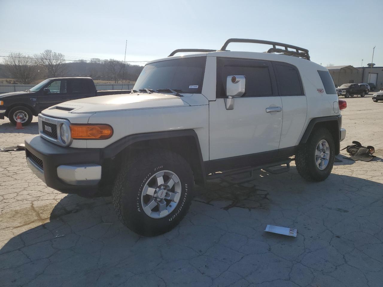 TOYOTA FJ CRUISER 2011
