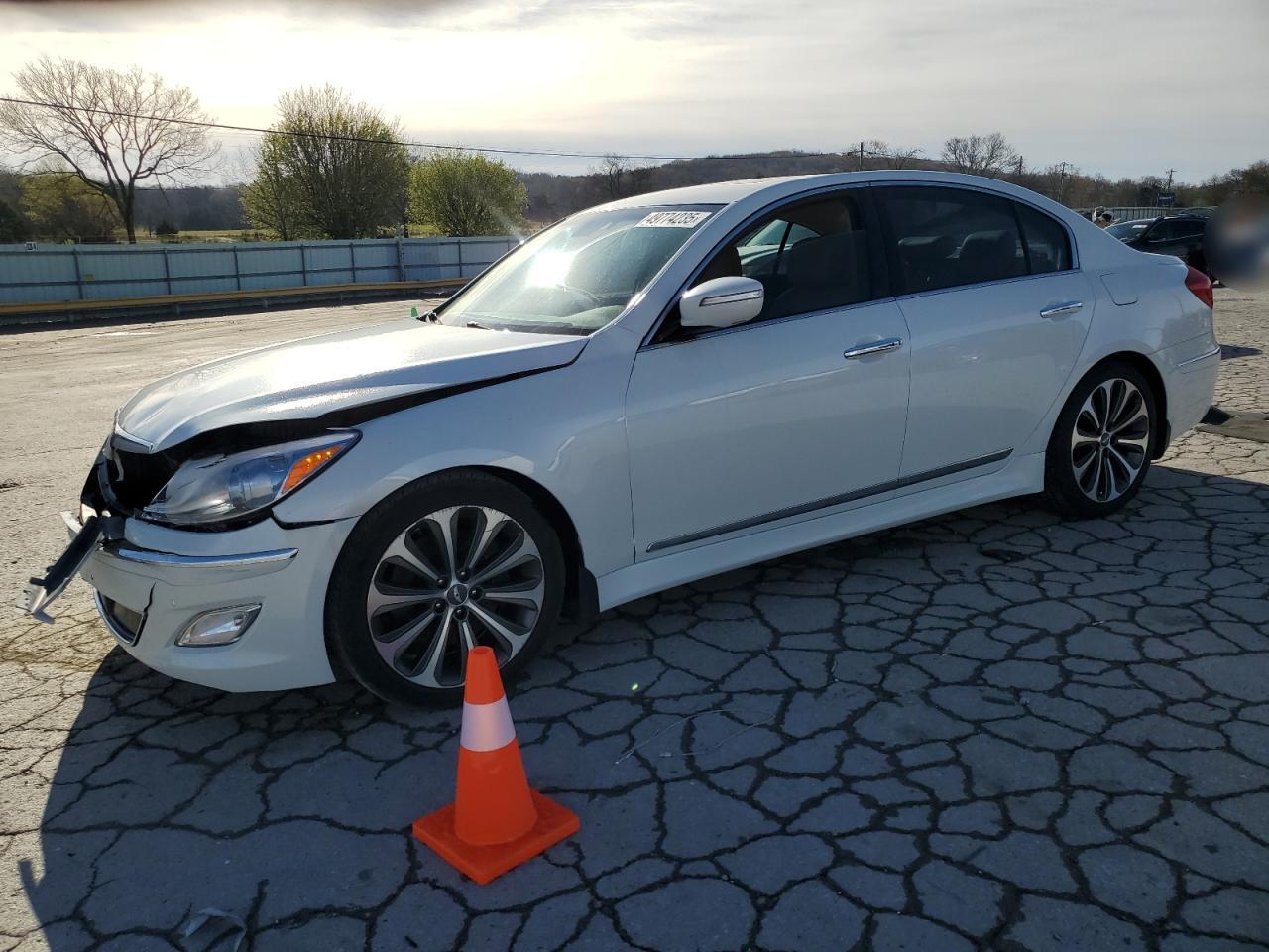 HYUNDAI GENESIS 5. 2013