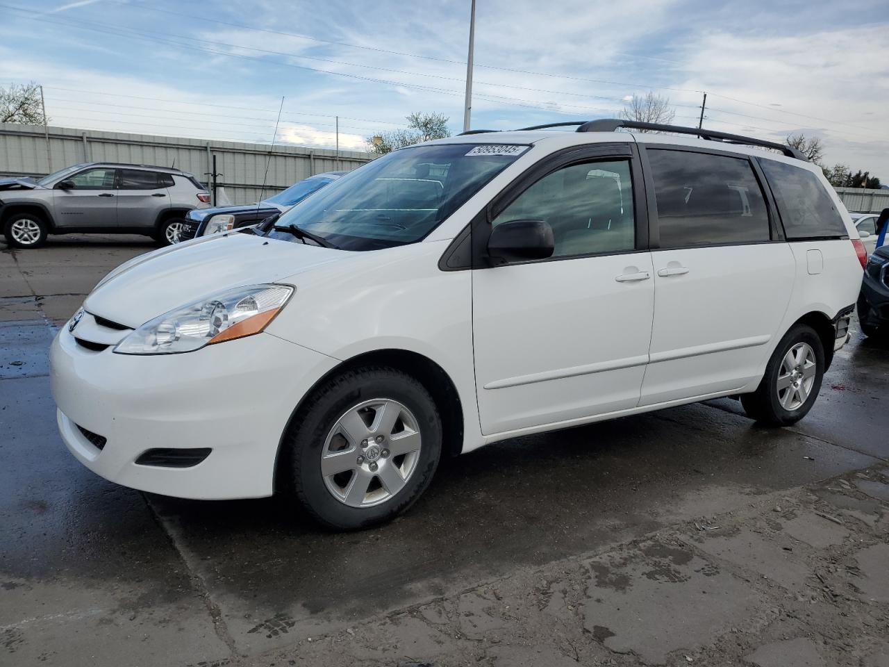 TOYOTA SIENNA CE 2010