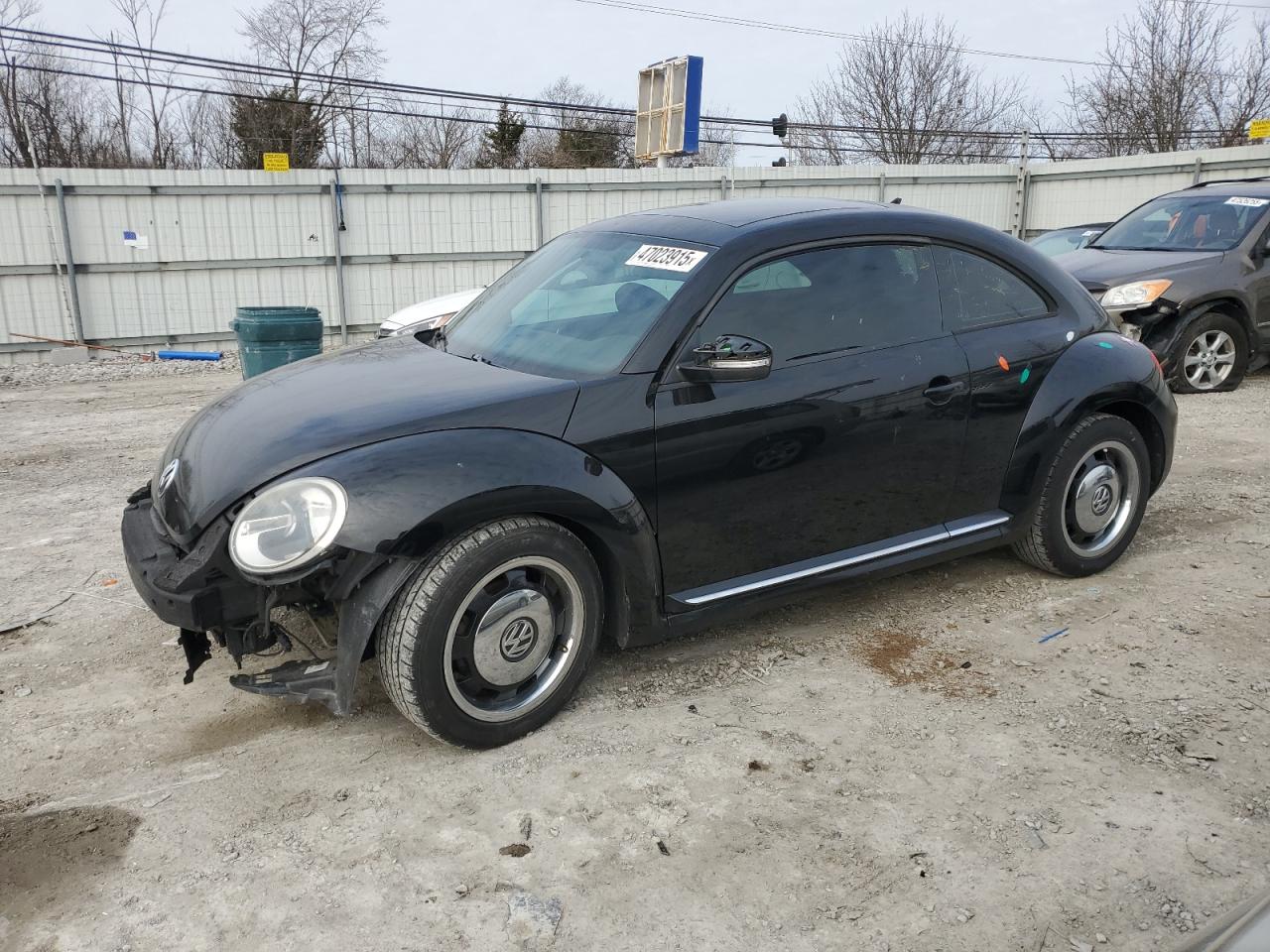 VOLKSWAGEN BEETLE 2013