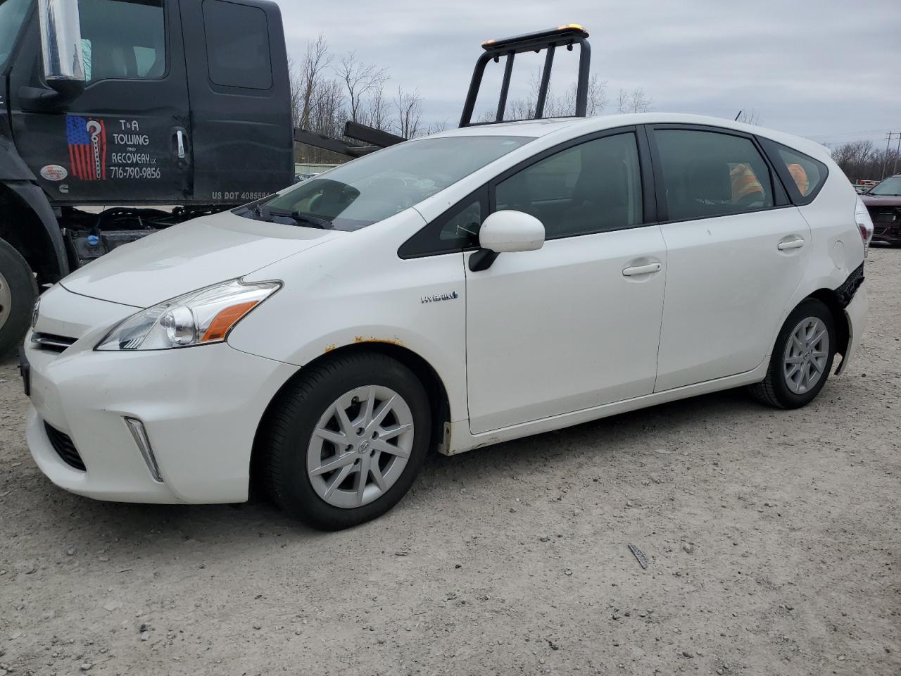 TOYOTA PRIUS V 2013