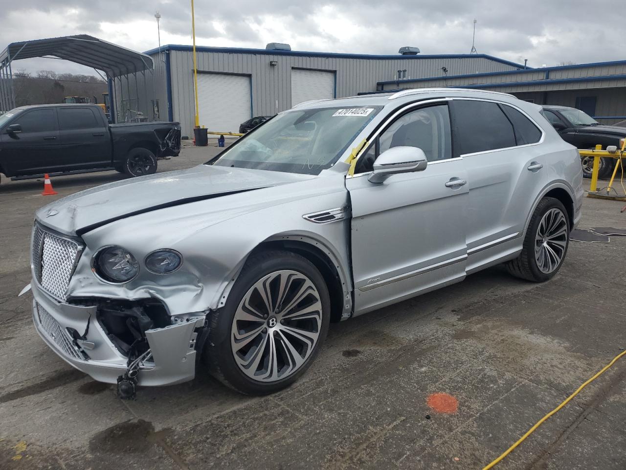 BENTLEY BENTAYGA 2023