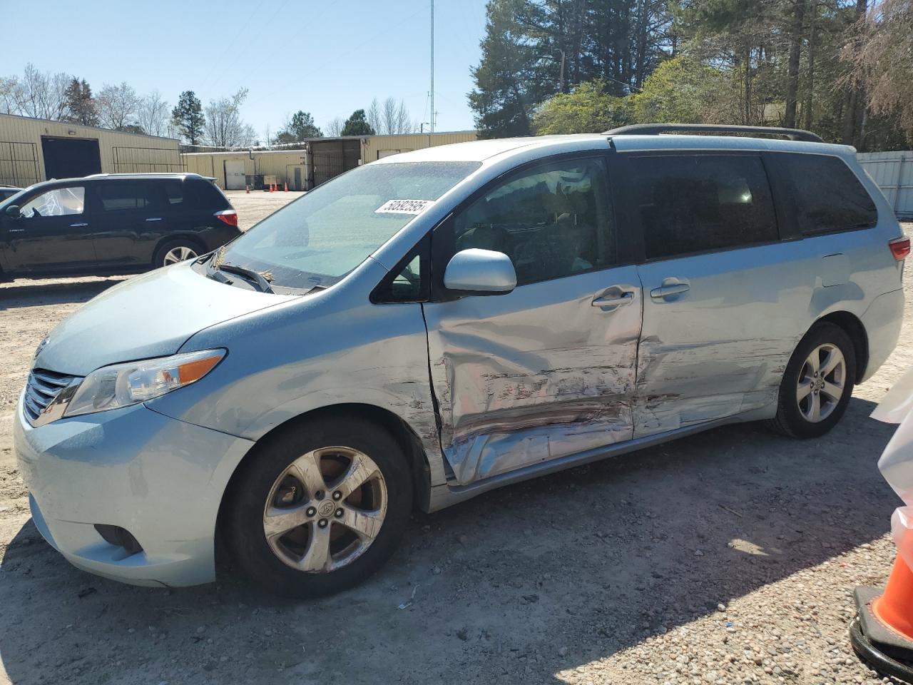 TOYOTA SIENNA LE 2017