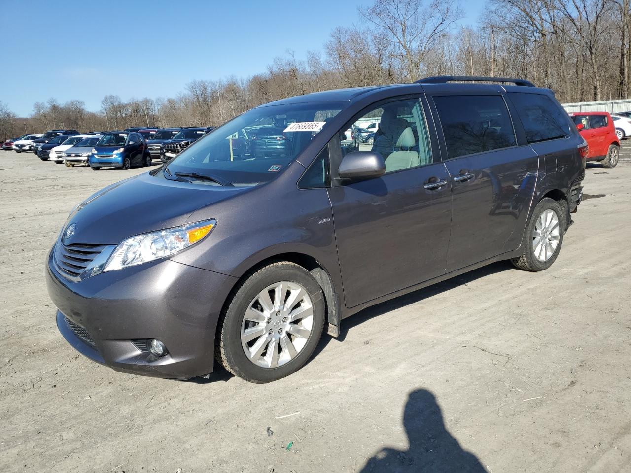 TOYOTA SIENNA XLE 2016