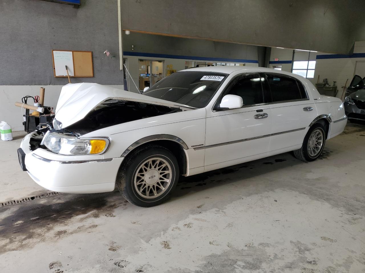LINCOLN TOWN CAR E 2002