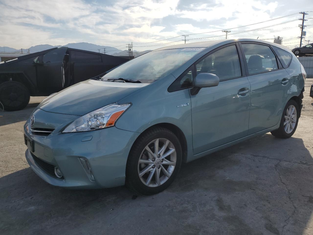 TOYOTA PRIUS V 2014