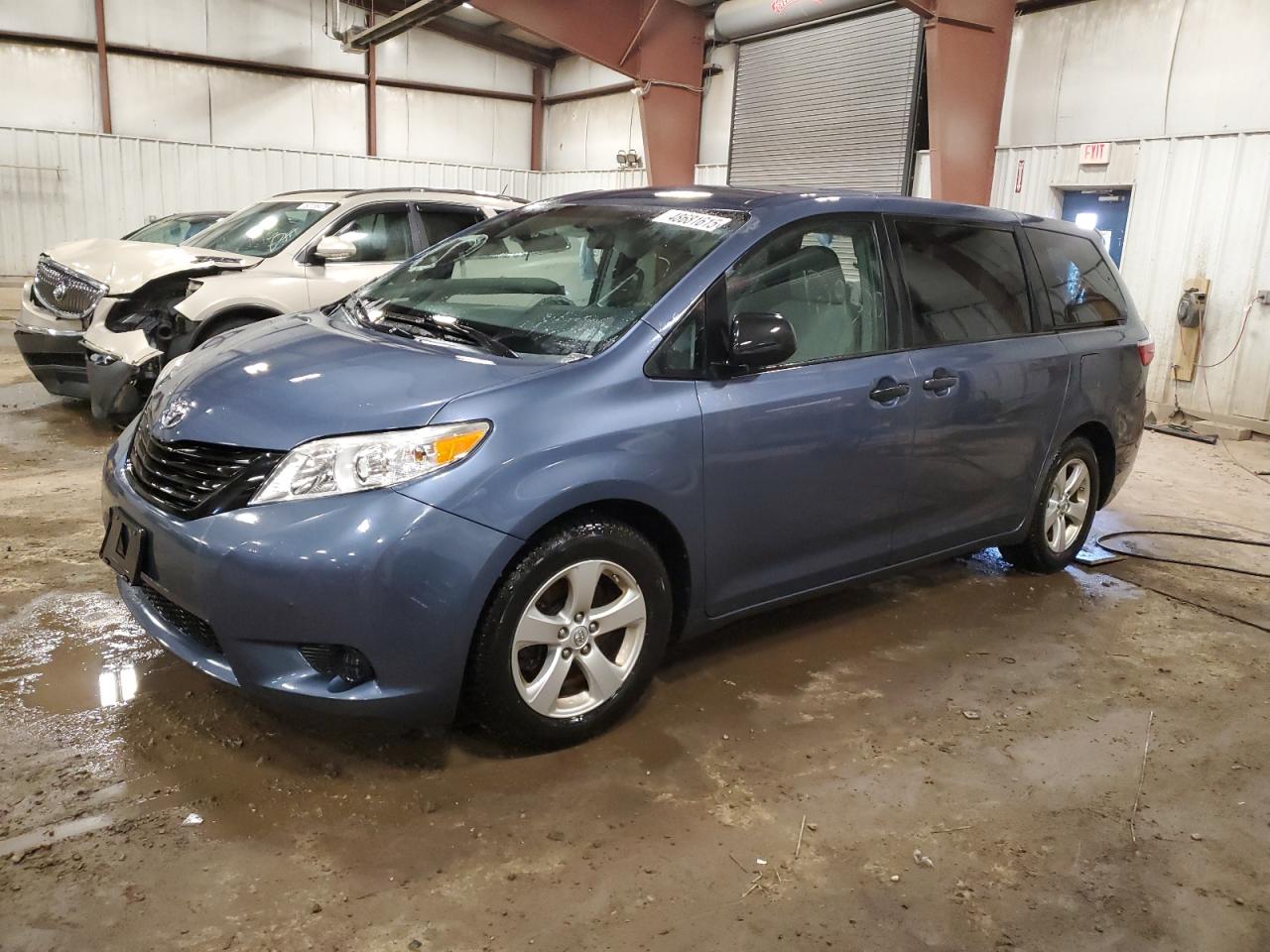 TOYOTA SIENNA 2015