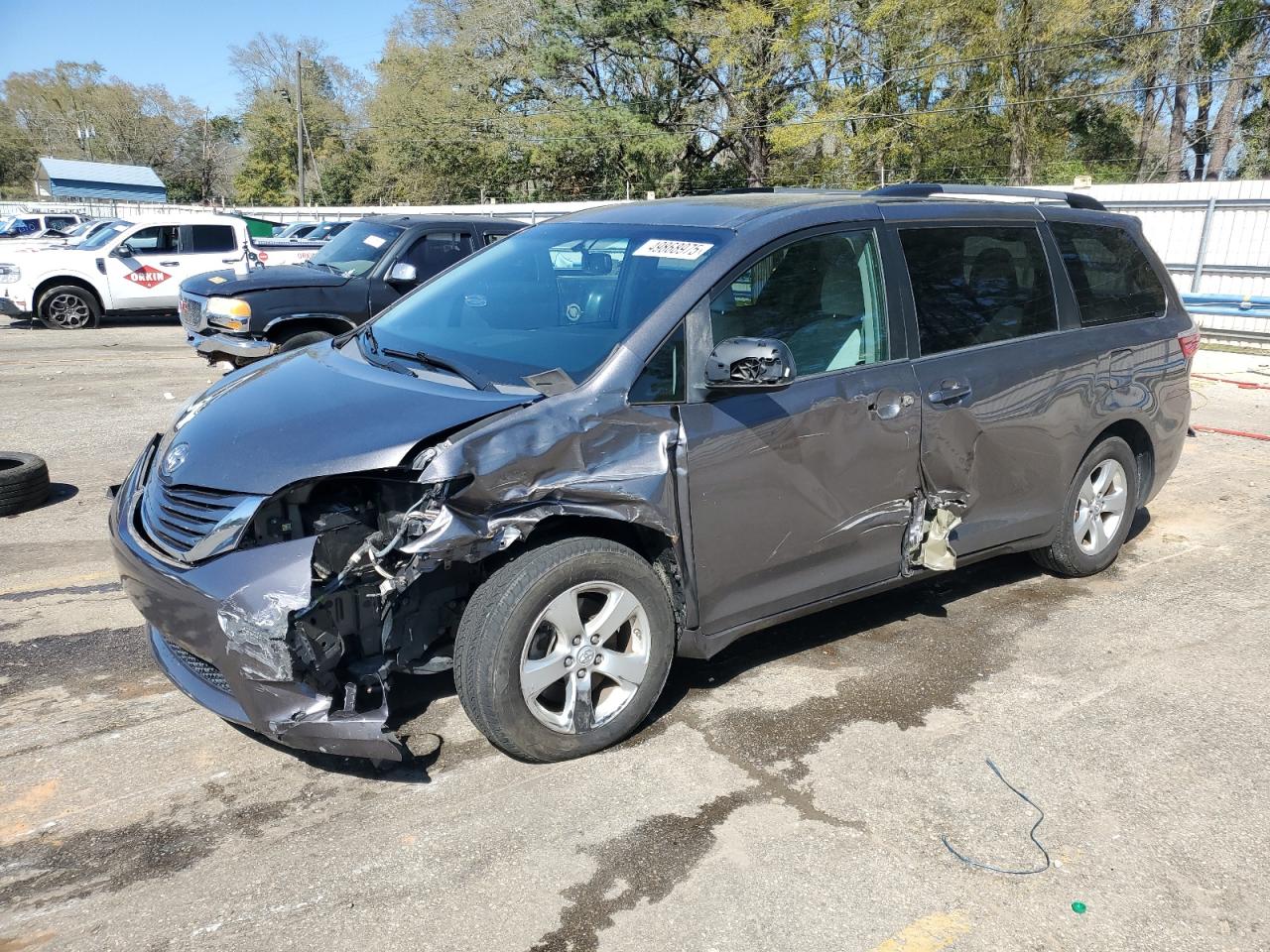 TOYOTA SIENNA LE 2017