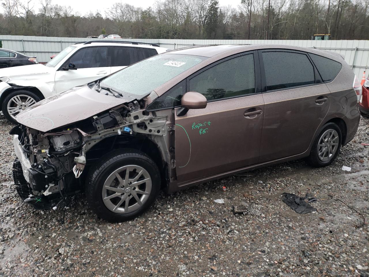 TOYOTA PRIUS V 2017