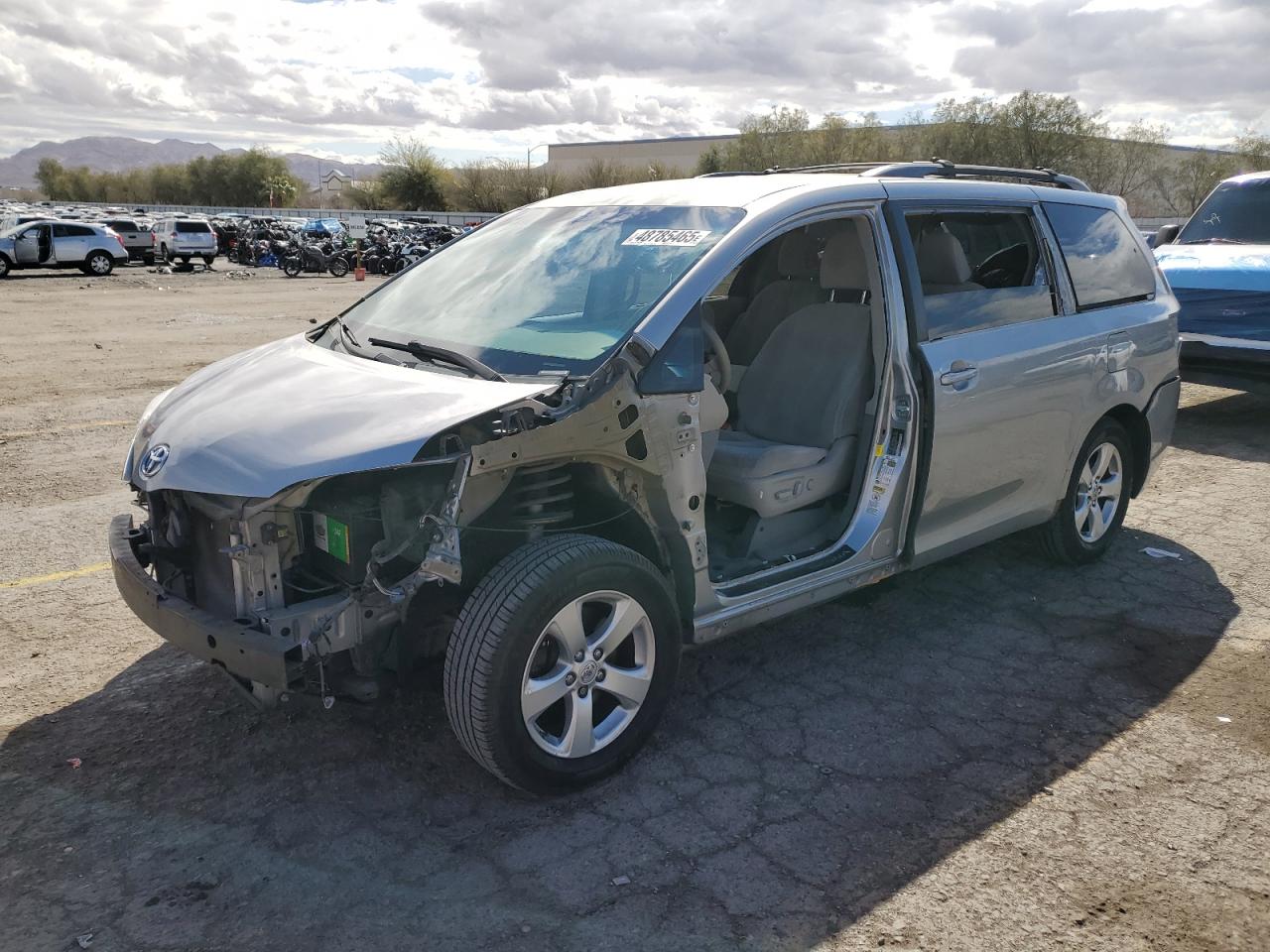 TOYOTA SIENNA LE 2013