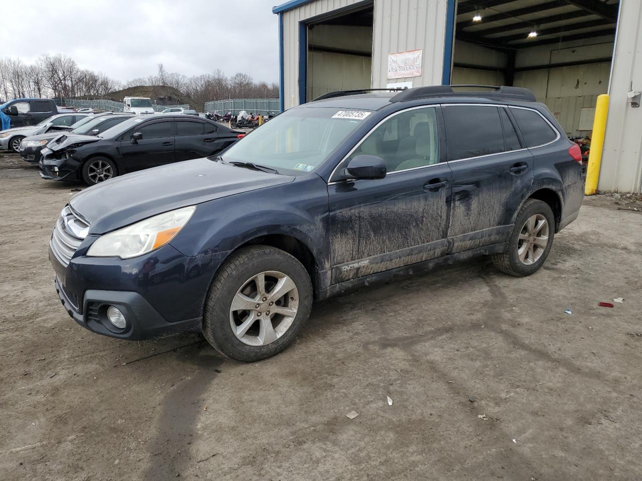SUBARU OUTBACK 2. 2013