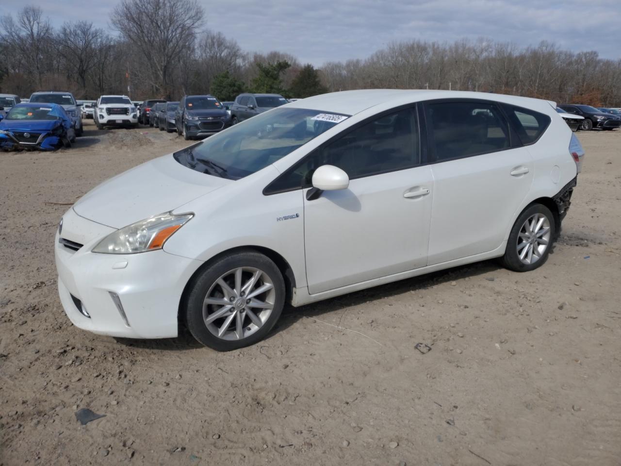 TOYOTA PRIUS V 2013