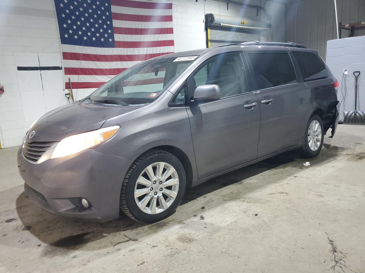 TOYOTA SIENNA XLE 2013