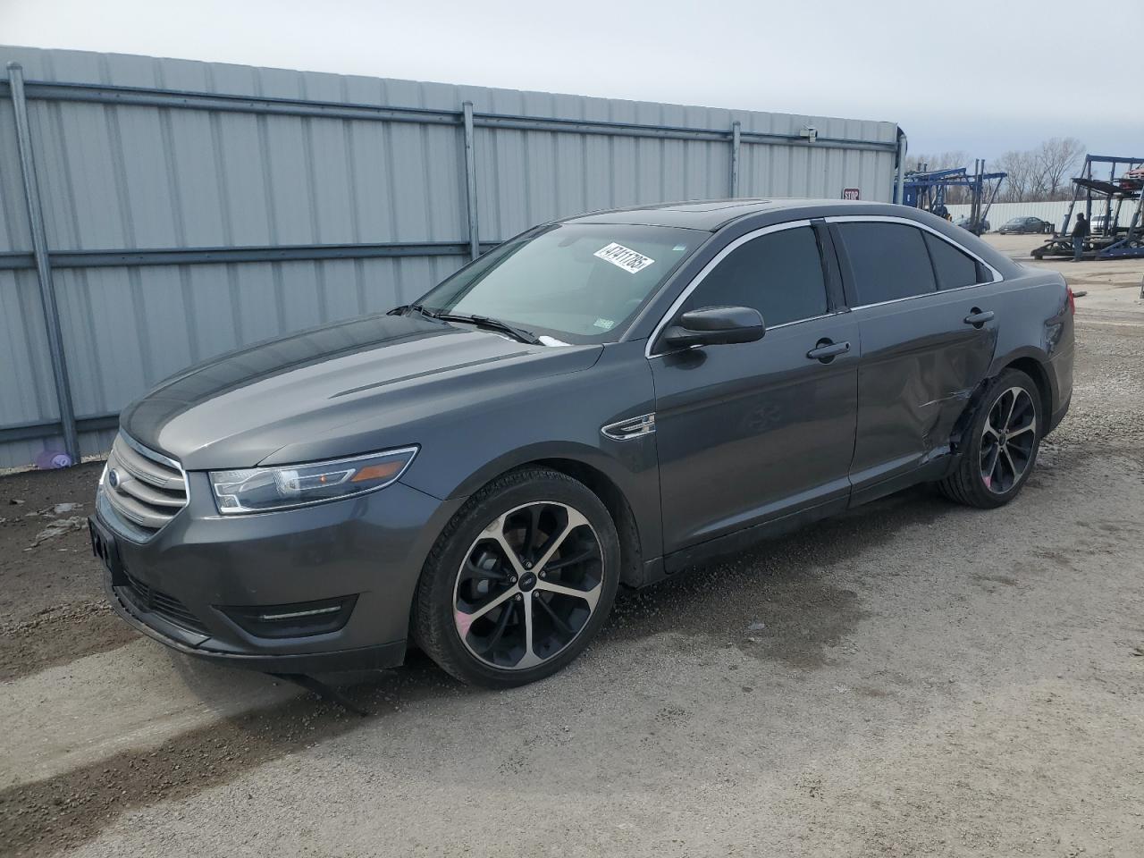 FORD TAURUS SEL 2015