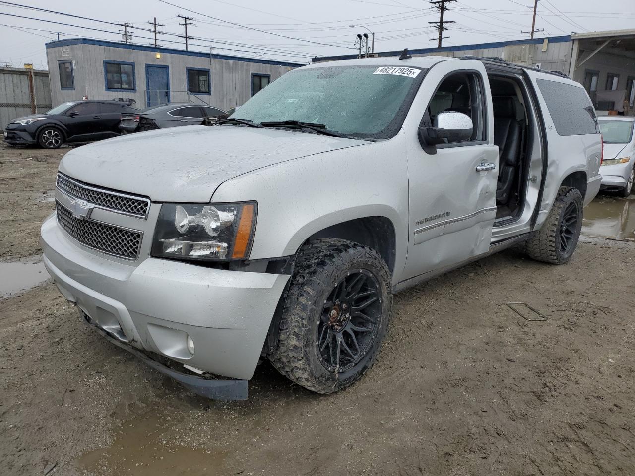 CHEVROLET SUBURBAN K 2011