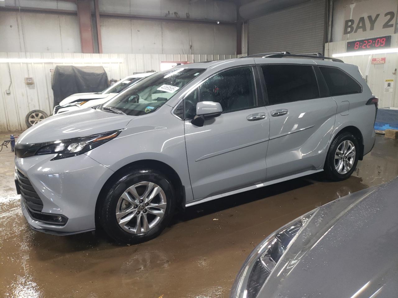 TOYOTA SIENNA XLE 2022