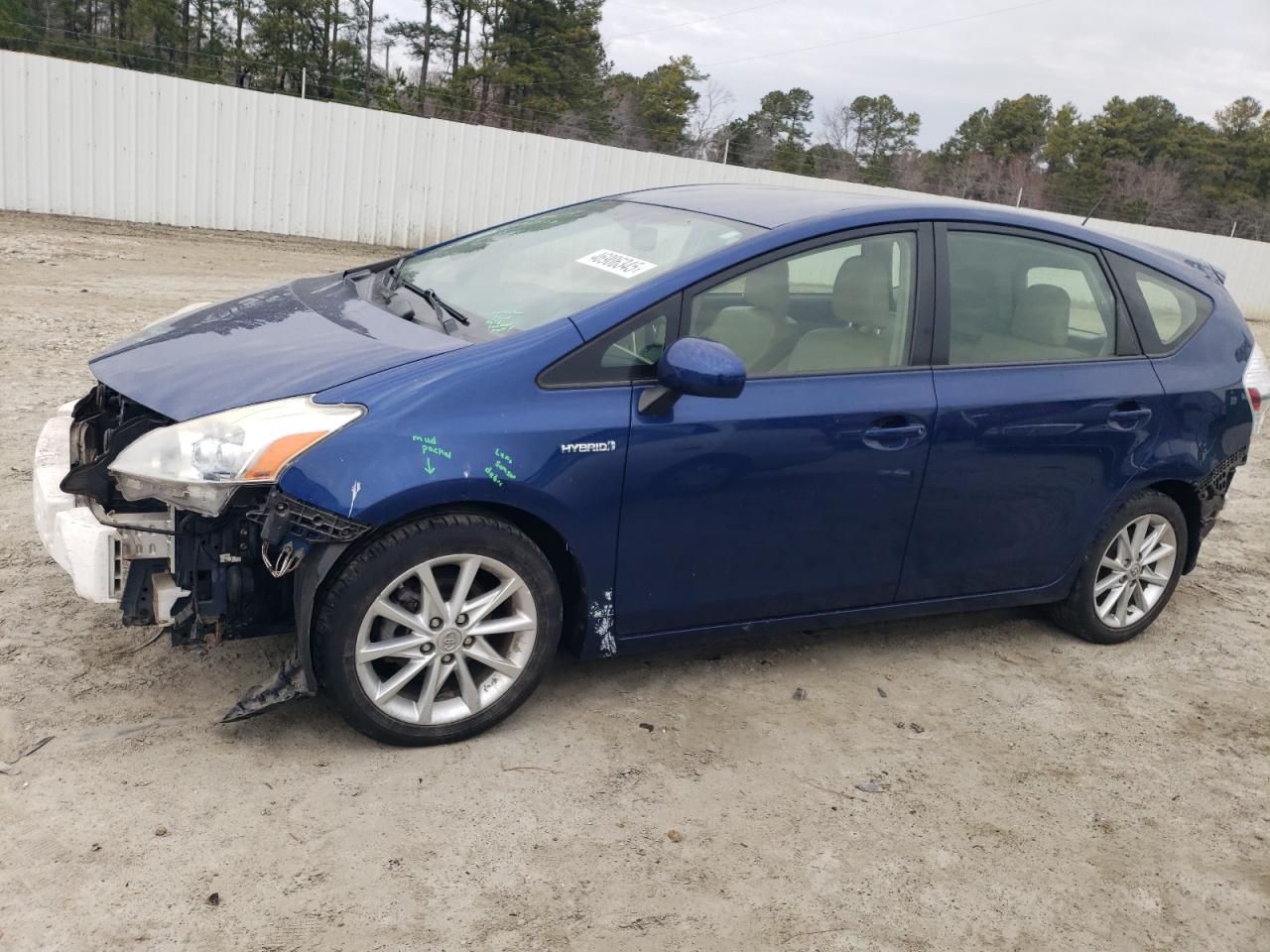 TOYOTA PRIUS V 2013