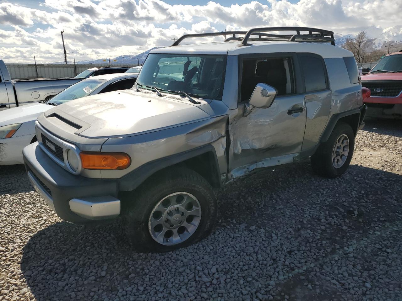 TOYOTA FJ CRUISER 2011