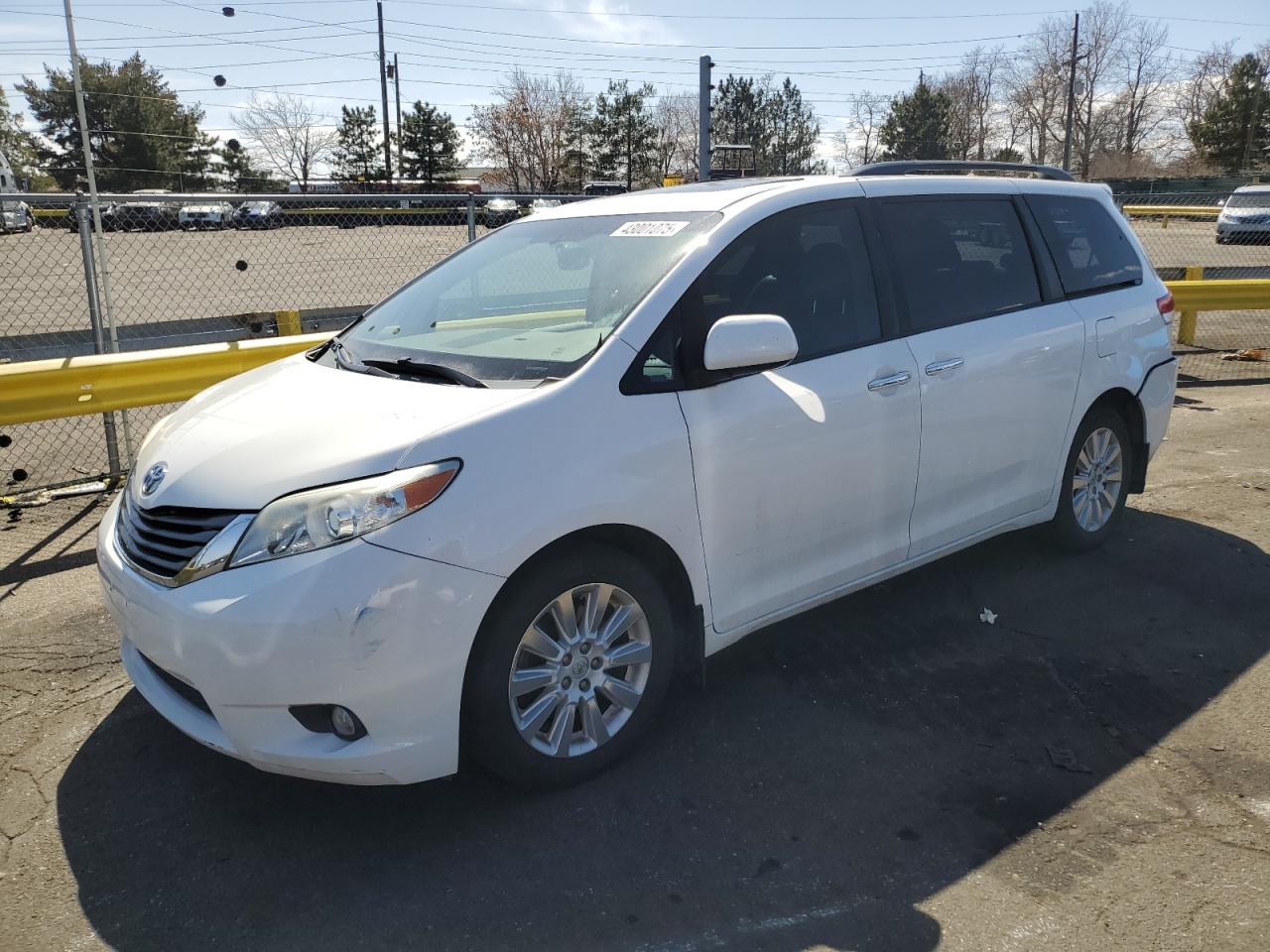 TOYOTA SIENNA XLE 2014