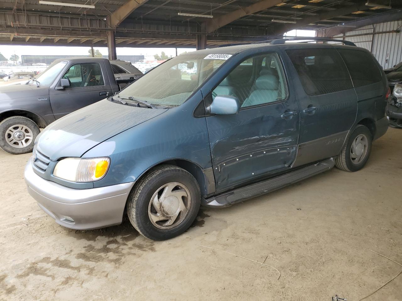 TOYOTA SIENNA LE 2002
