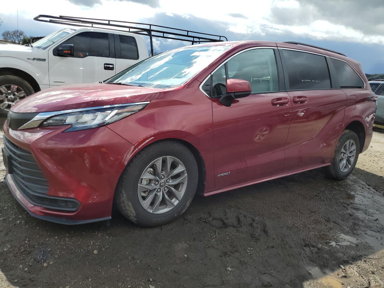 TOYOTA SIENNA LE 2021