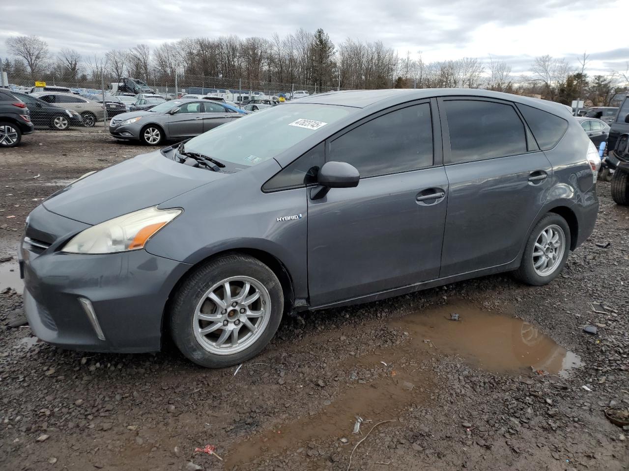 TOYOTA PRIUS V 2012