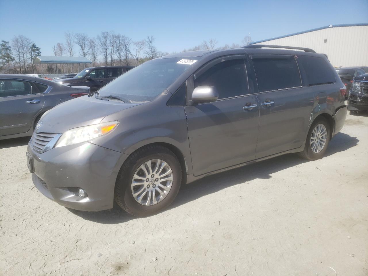 TOYOTA SIENNA 2016