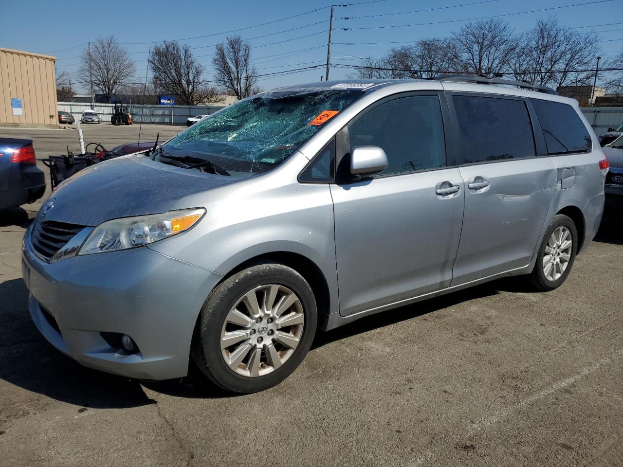 TOYOTA SIENNA LE 2013