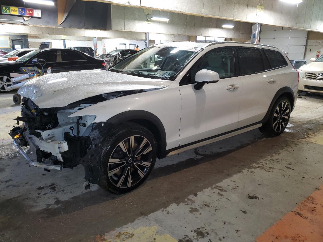 VOLVO V60 CROSS 2020