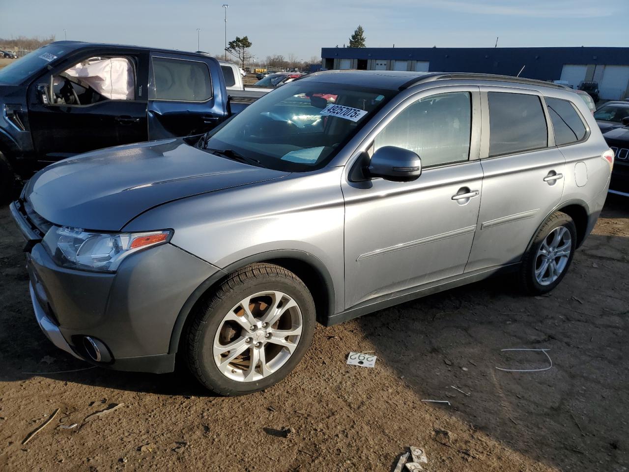 MITSUBISHI OUTLANDER 2015