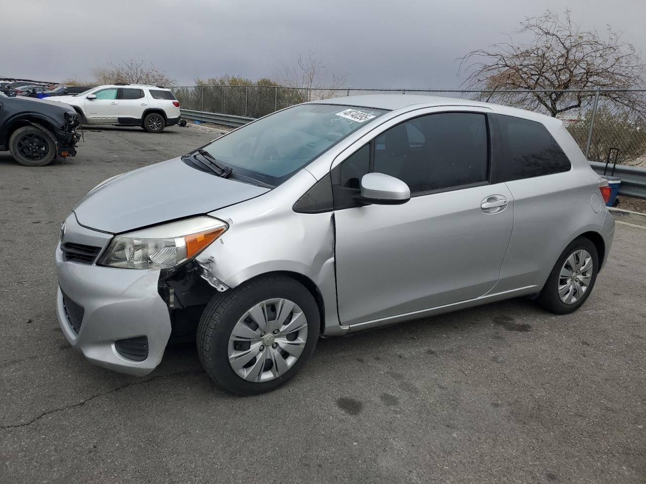 TOYOTA YARIS 2012