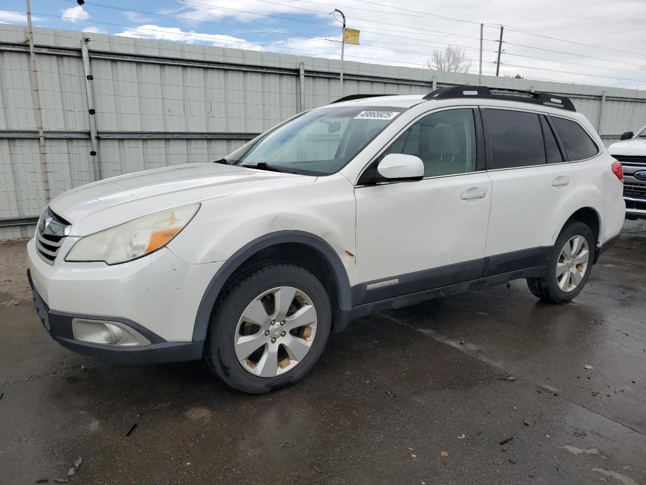 SUBARU OUTBACK 2. 2011
