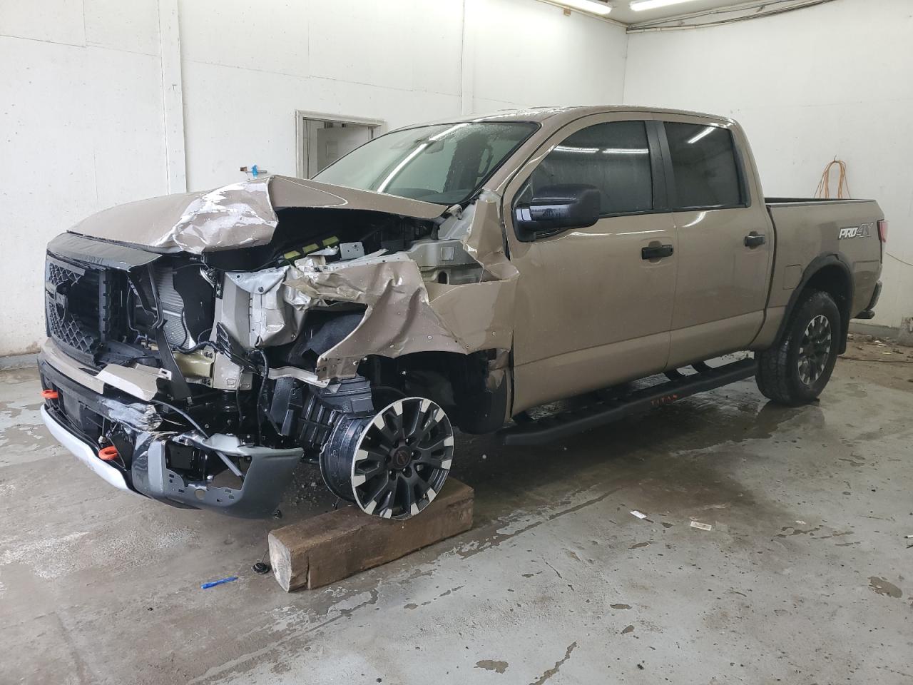 NISSAN TITAN PRO- 2024