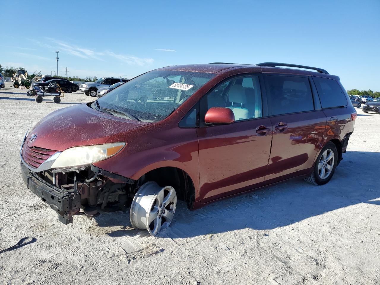 TOYOTA SIENNA LE 2016