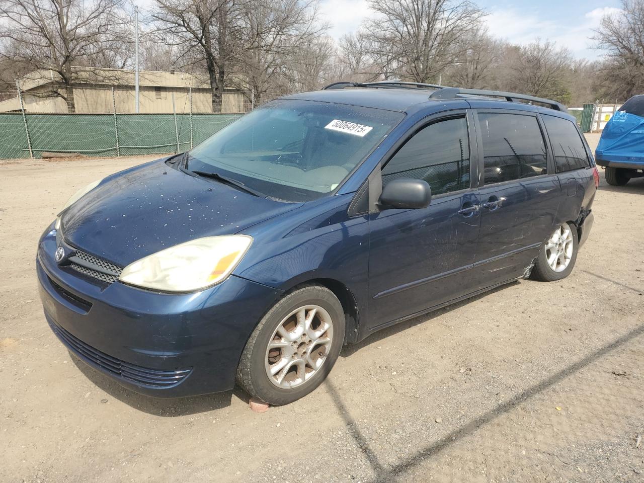 TOYOTA SIENNA LE 2004