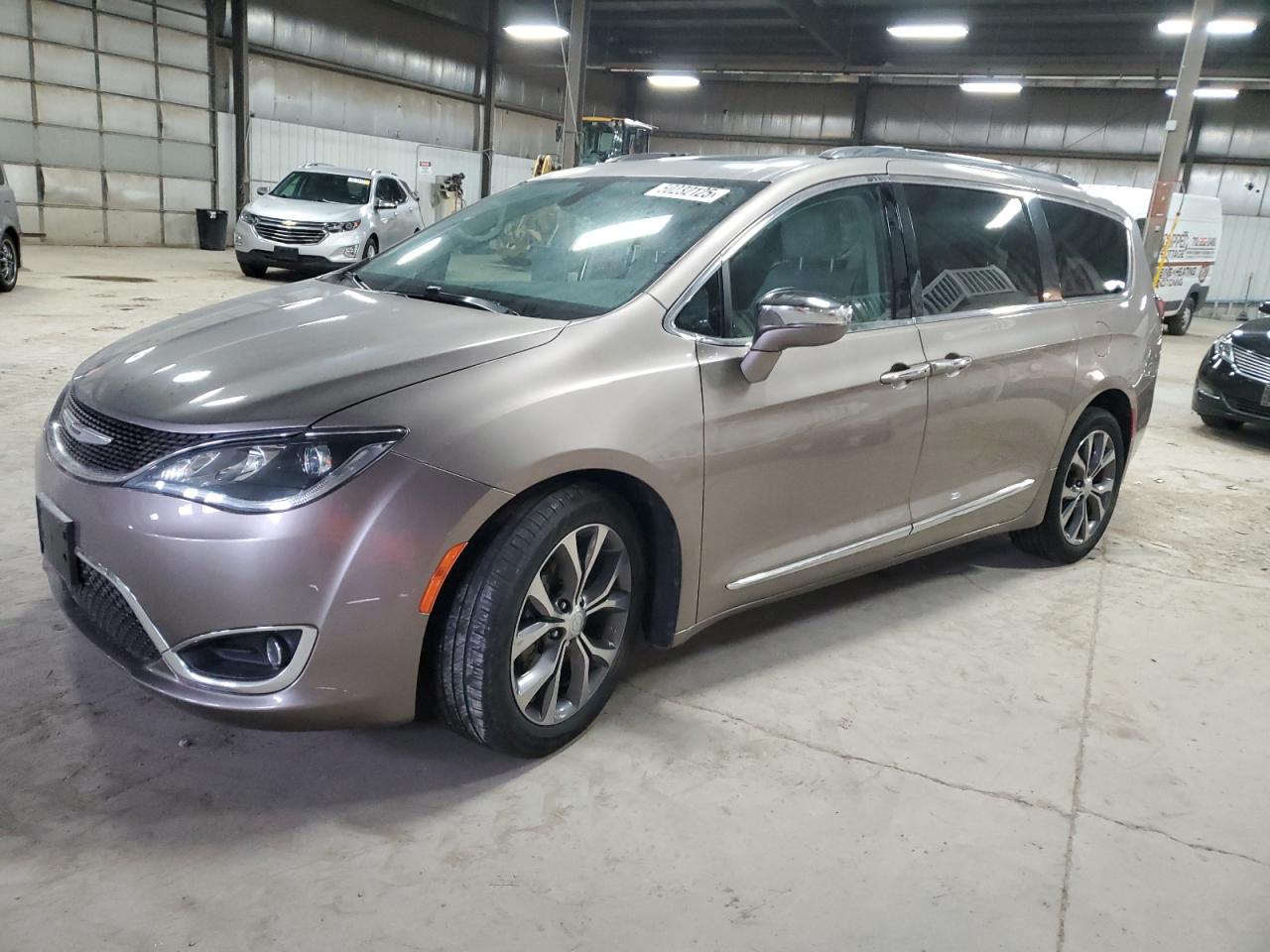 CHRYSLER PACIFICA L 2017