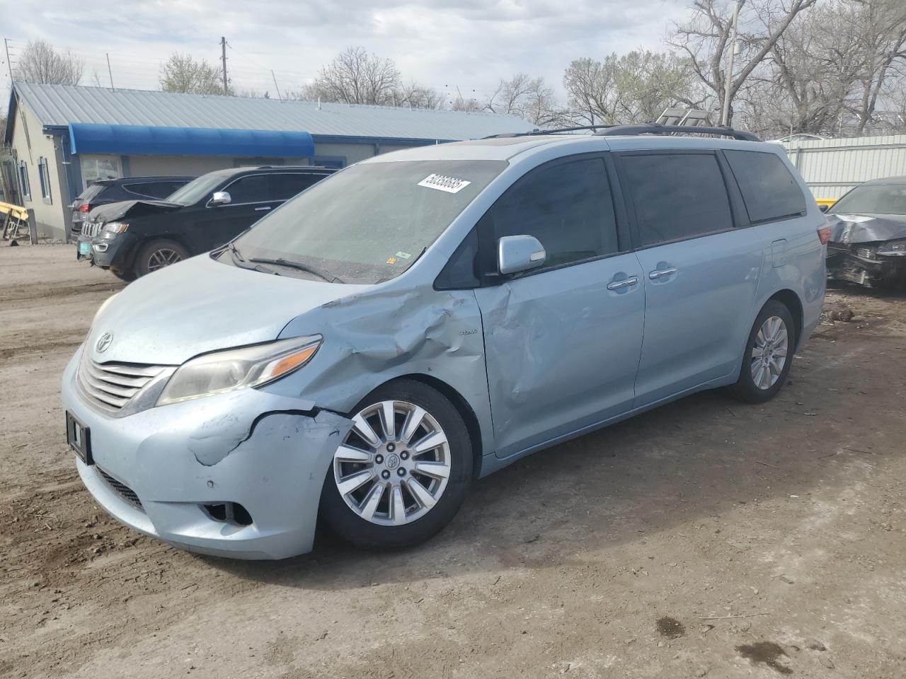 TOYOTA SIENNA XLE 2017