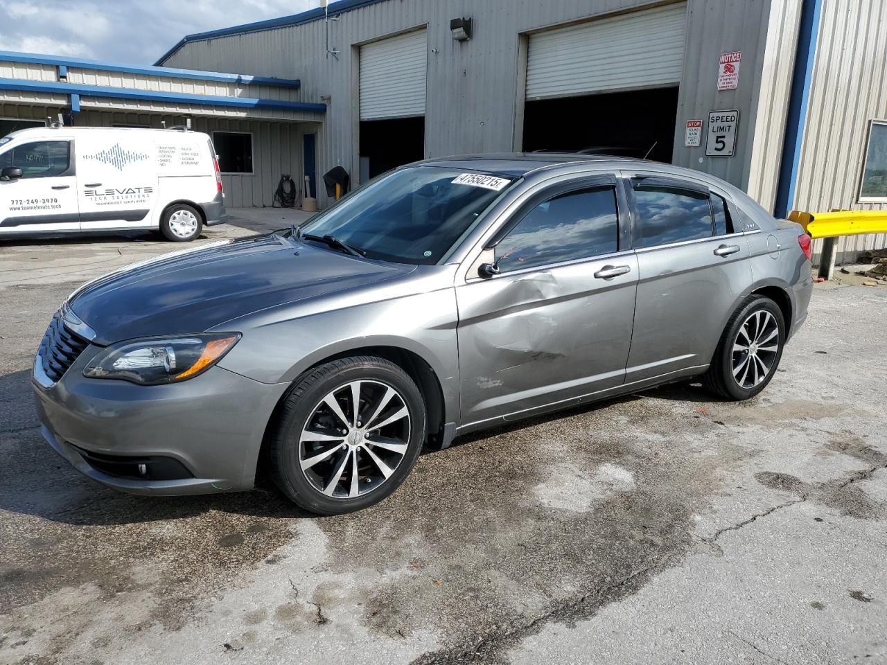 CHRYSLER 200 TOURIN 2013