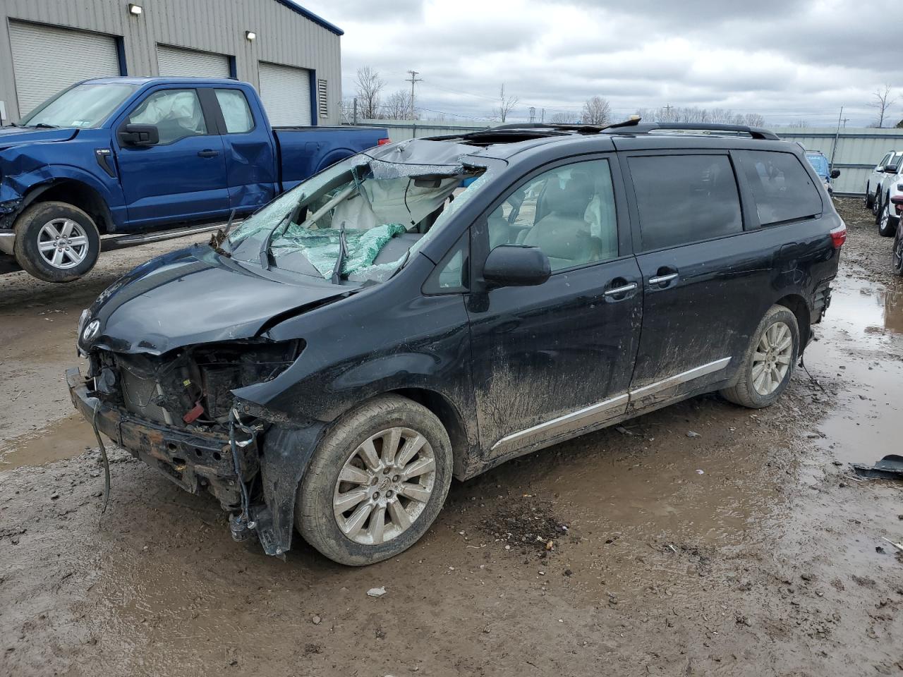TOYOTA SIENNA XLE 2015