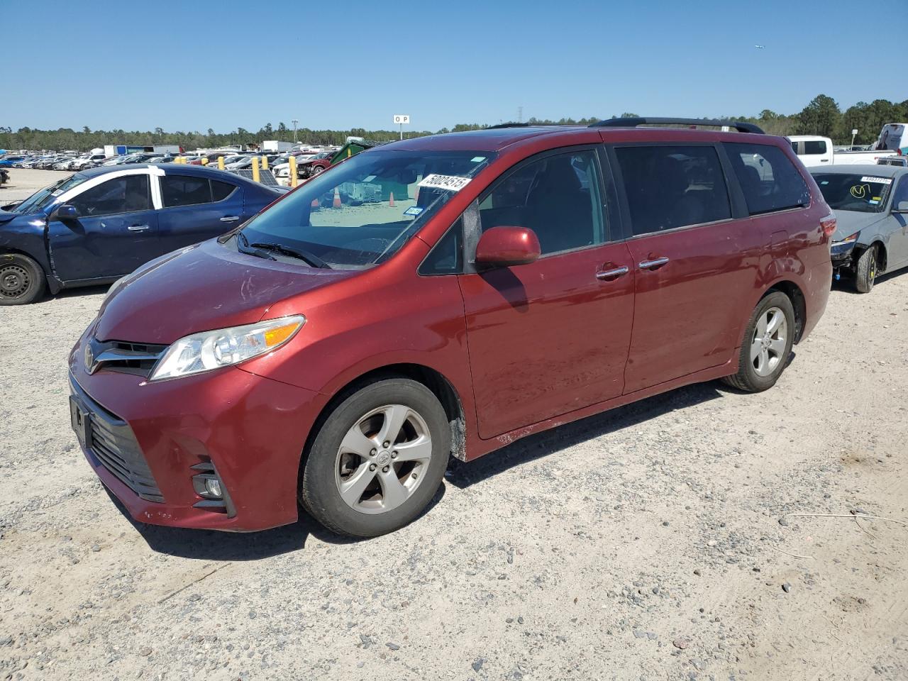 TOYOTA SIENNA XLE 2019