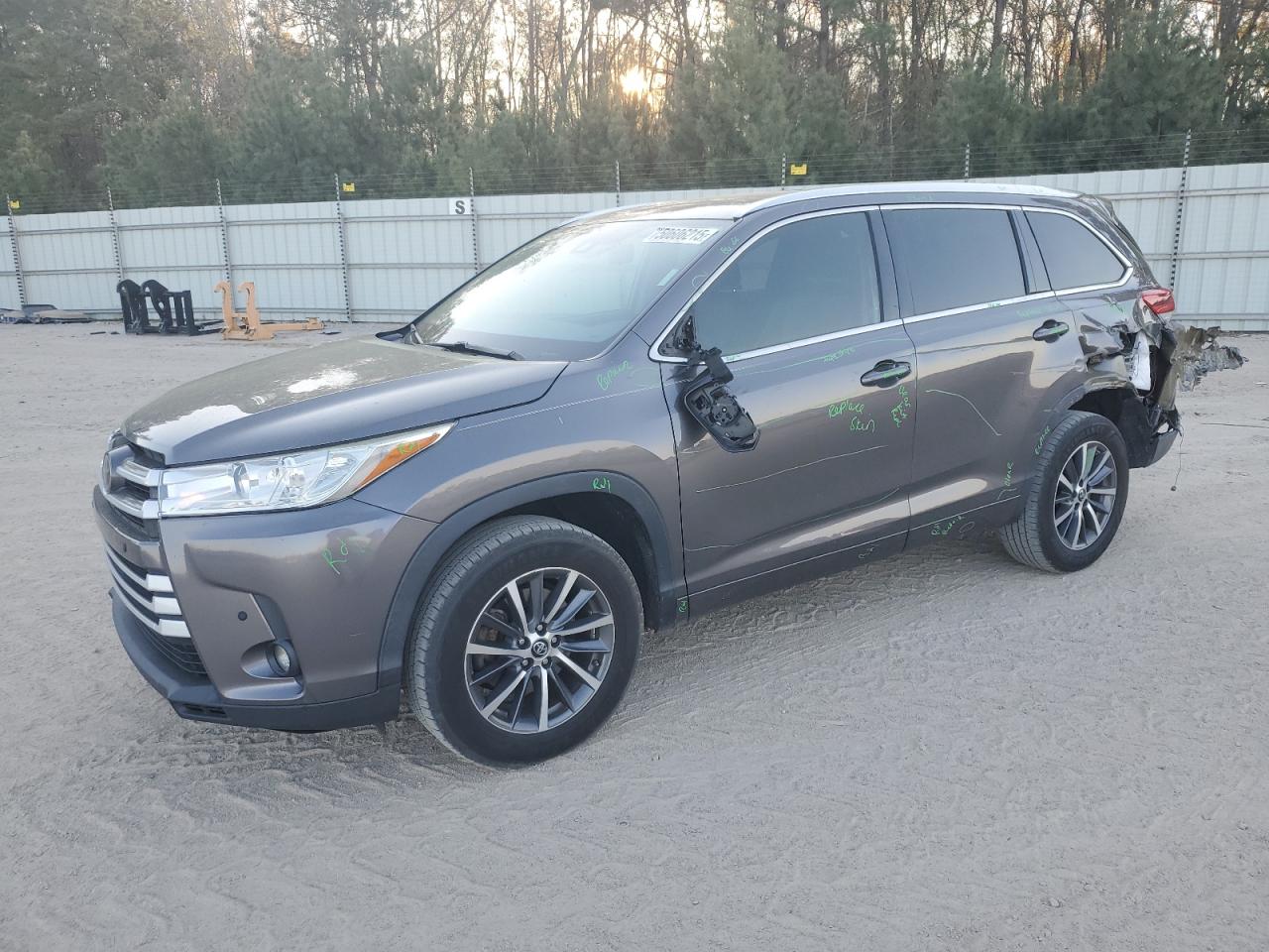 TOYOTA HIGHLANDER 2018
