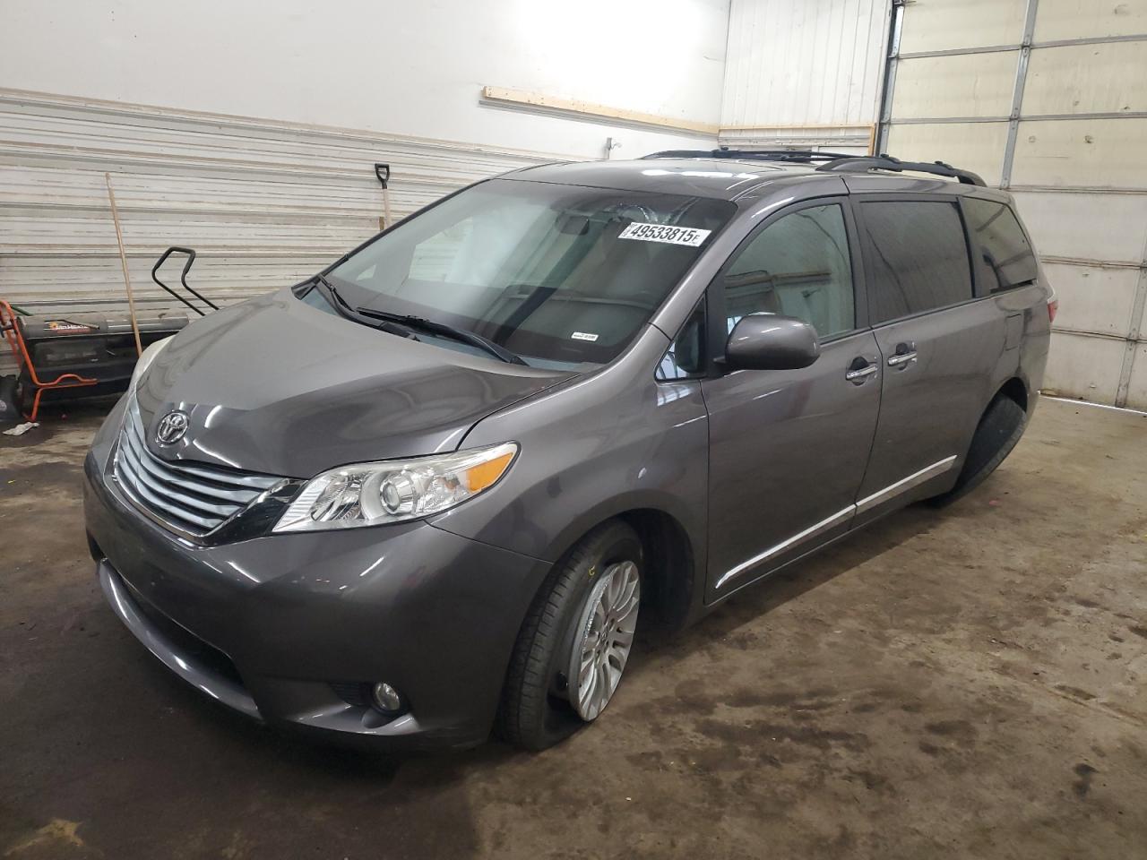 TOYOTA SIENNA XLE 2015